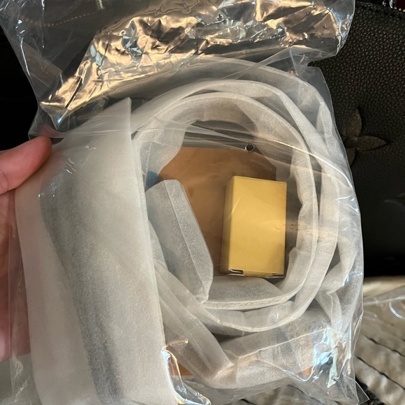 Louis Vuitton Petit Palais - Picture 8 of 12